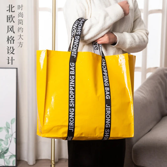 Foldable shopping bag in non-woven fabric